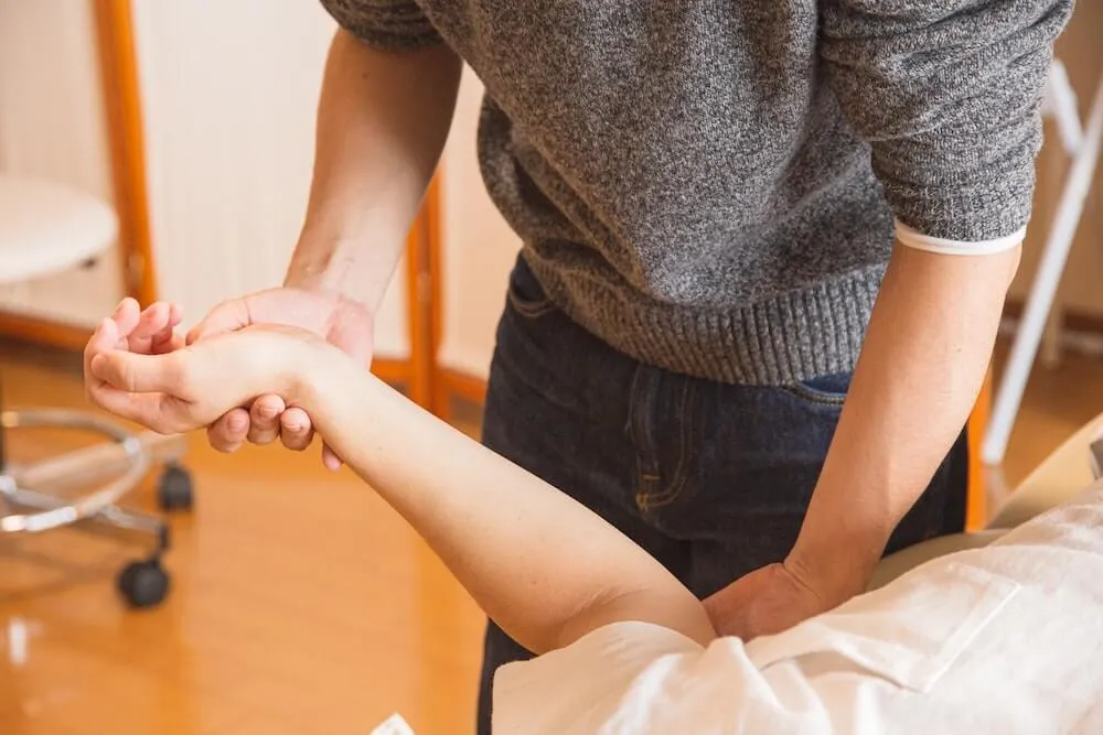 手肘外側痛不一定是網球肘|手肘外側韌帶損傷